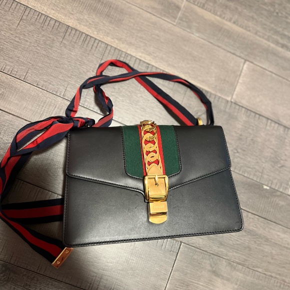 Gucci Sylvie Leather Shoulder Bag - Picture 13 of 16